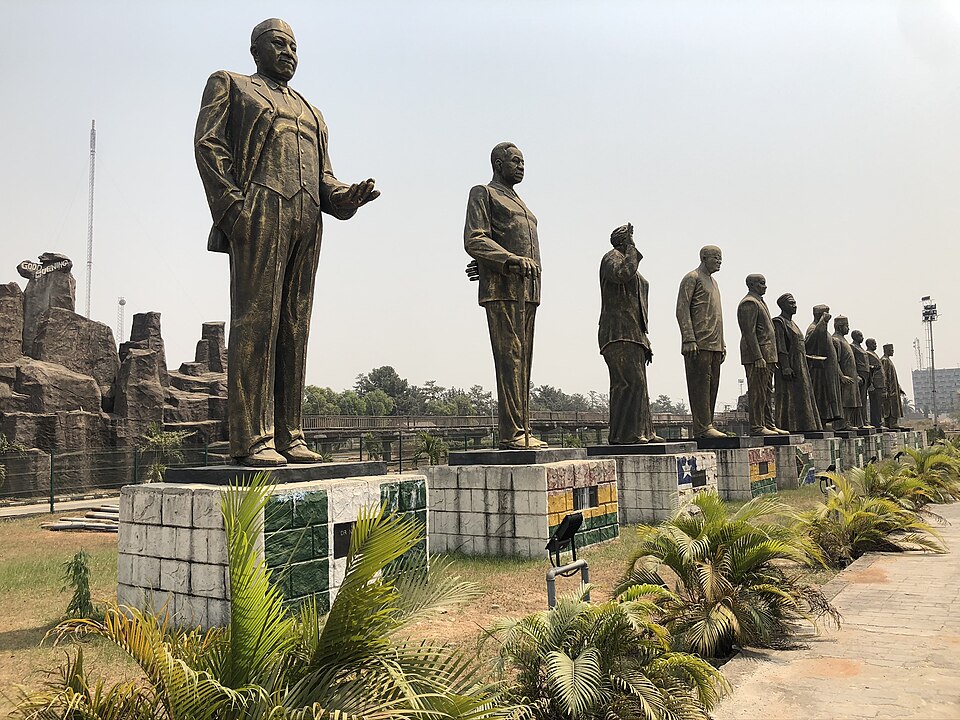 Statues_in_Hero's_Square_Owerri_Imo_State